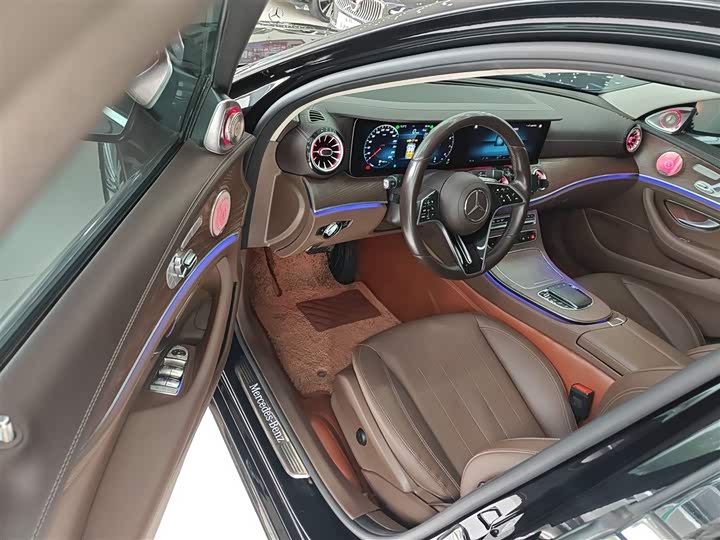 Фото 16 - Mercedes-Benz E-Class