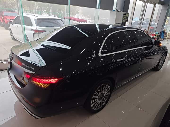 Фото 7 - Mercedes-Benz E-Class