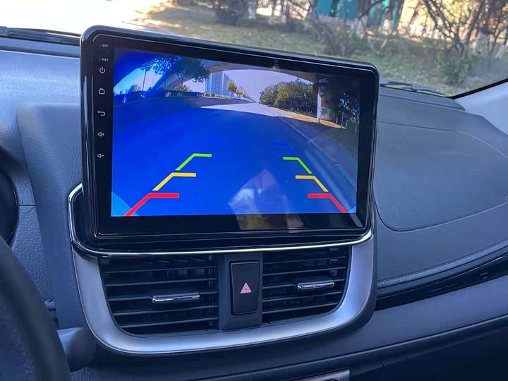 Фото 12 - Toyota Yaris L Hatchback