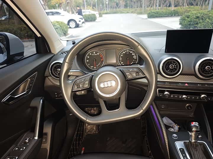 Фото 10 - Audi Q2L