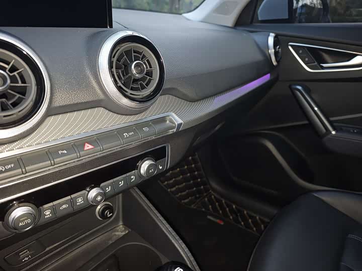 Фото 15 - Audi Q2L