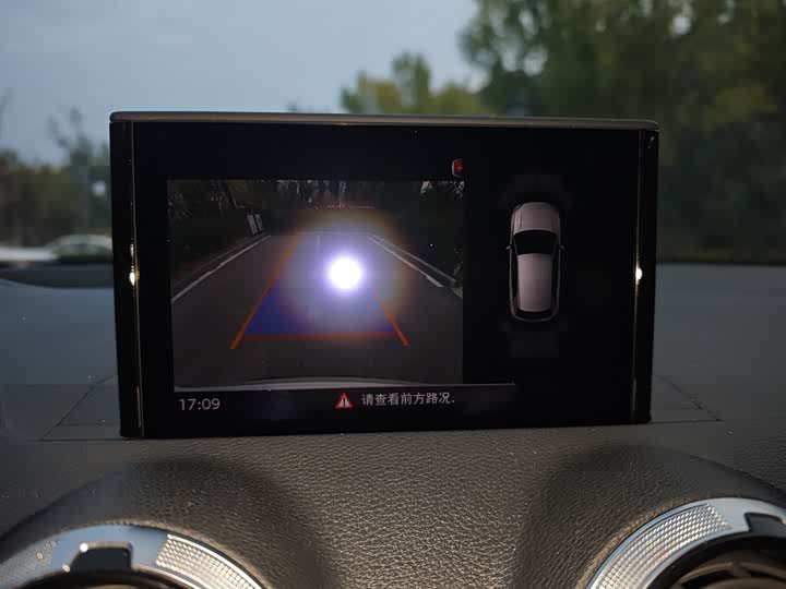 Фото 18 - Audi Q2L