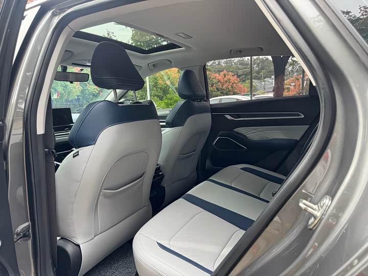 Фото 6 - Geely Emgrand