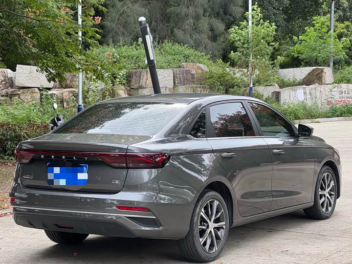 Фото 7 - Geely Emgrand