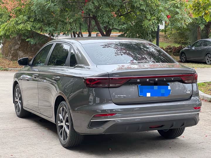 Фото 9 - Geely Emgrand