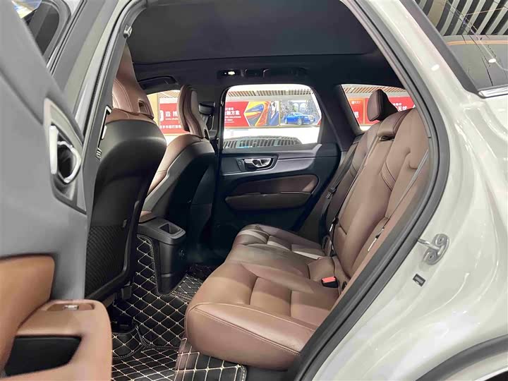 Фото 12 - Volvo XC60 Hybrid