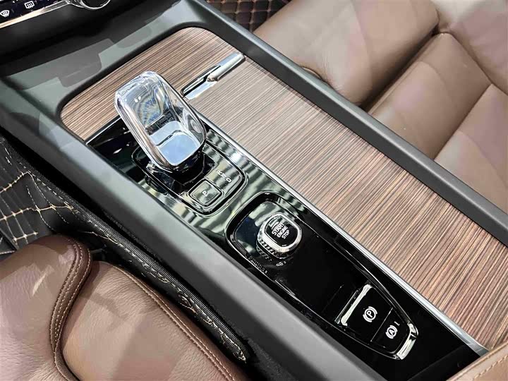 Фото 16 - Volvo XC60 Hybrid