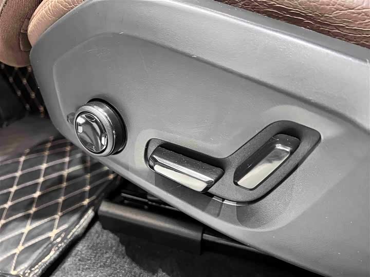 Фото 18 - Volvo XC60 Hybrid