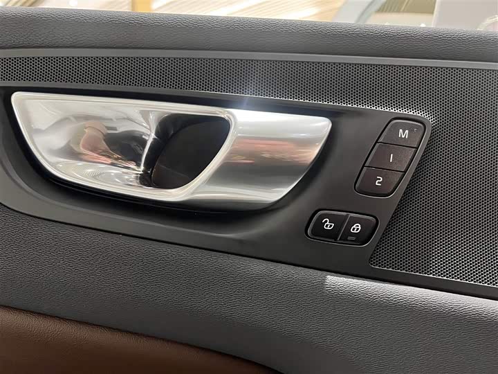 Фото 19 - Volvo XC60 Hybrid