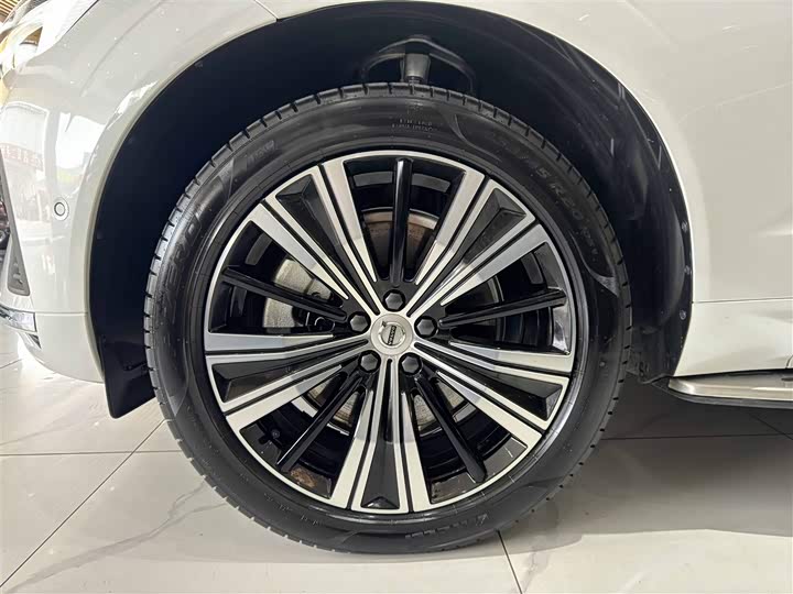 Фото 9 - Volvo XC60 Hybrid