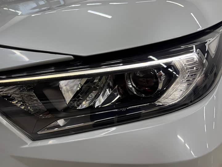 Фото 17 - Toyota RAV4