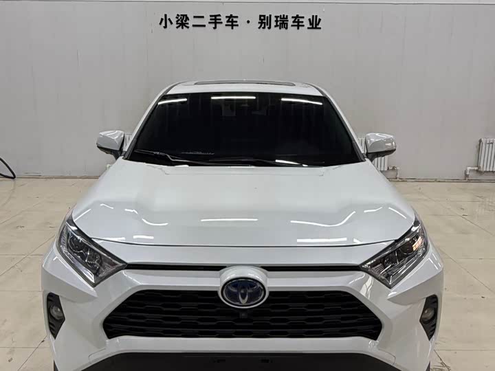 Фото 8 - Toyota RAV4