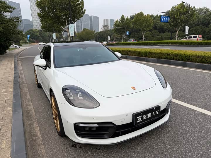 Фото 2 - Porsche Panamera