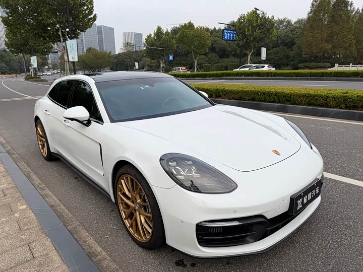 Фото 3 - Porsche Panamera
