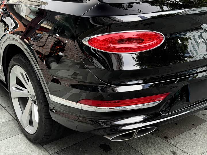 Фото 12 - Bentley Bentayga