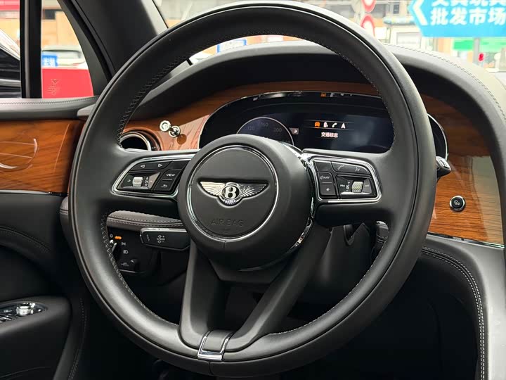 Фото 16 - Bentley Bentayga