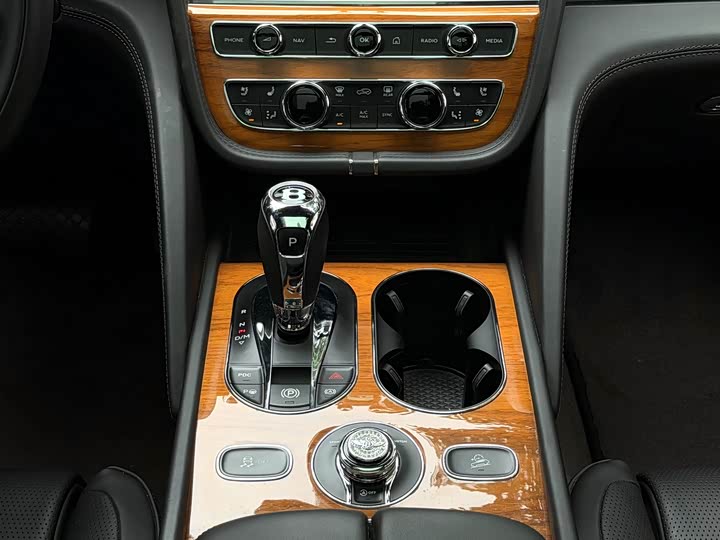 Фото 19 - Bentley Bentayga