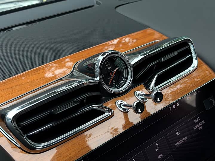 Фото 23 - Bentley Bentayga