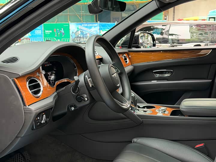 Фото 24 - Bentley Bentayga