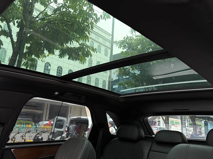 Фото 26 - Bentley Bentayga