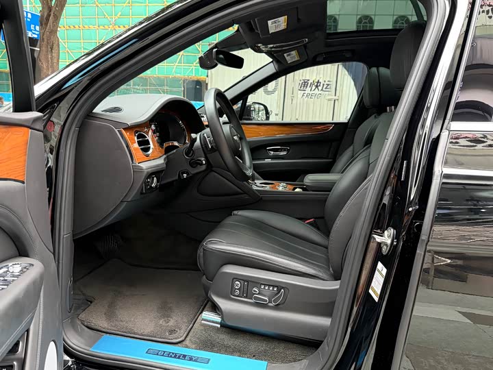 Фото 8 - Bentley Bentayga