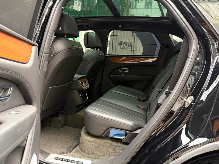 Фото 9 - Bentley Bentayga