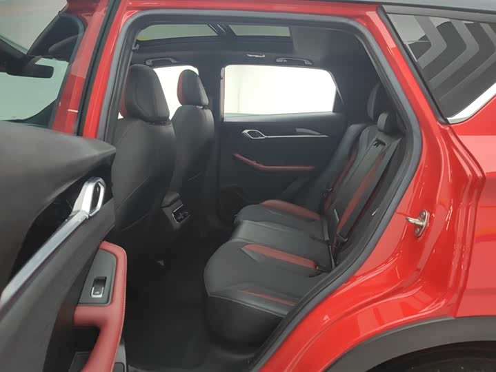 Фото 11 - Geely Coolray