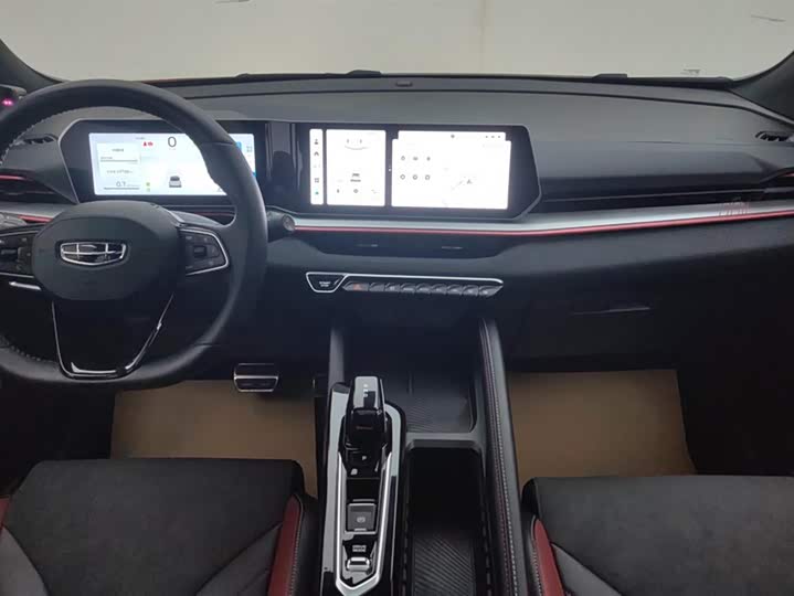 Фото 12 - Geely Coolray