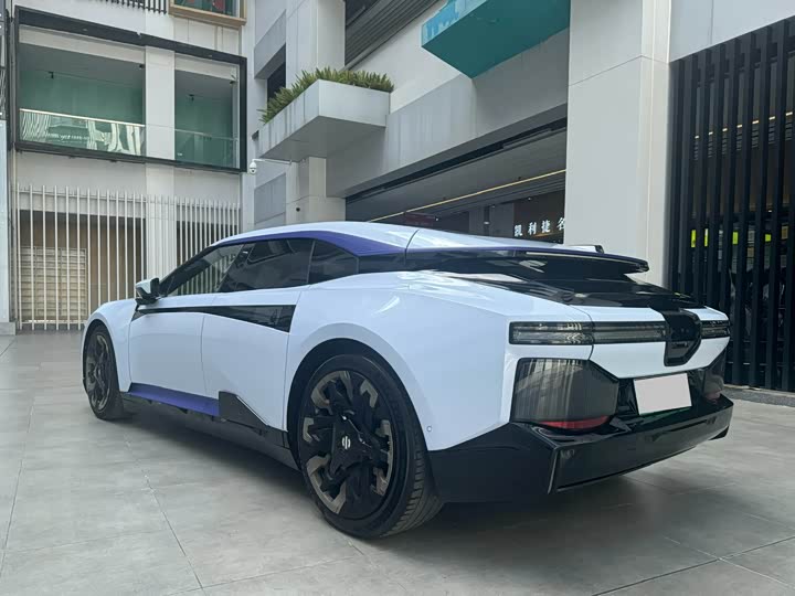 Фото 10 - HiPhi Z