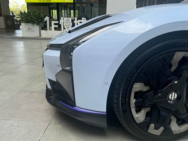 Фото 11 - HiPhi Z