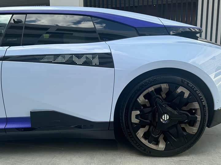 Фото 12 - HiPhi Z