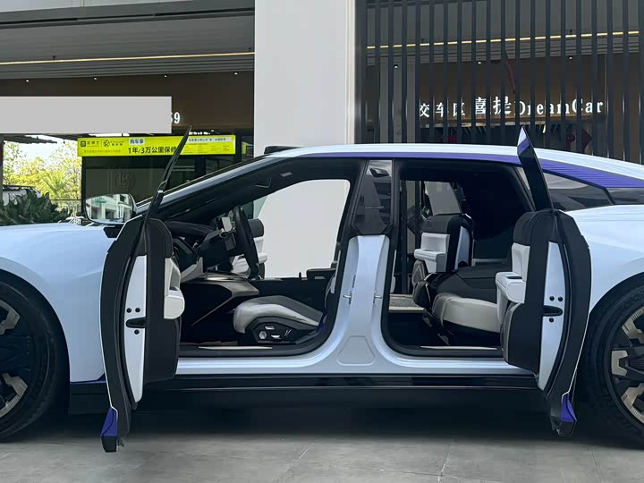 Фото 4 - HiPhi Z