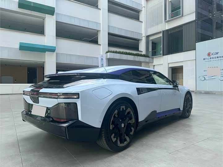 Фото 8 - HiPhi Z