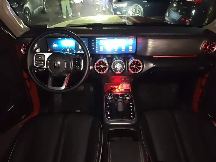 Фото 13 - Tank 300