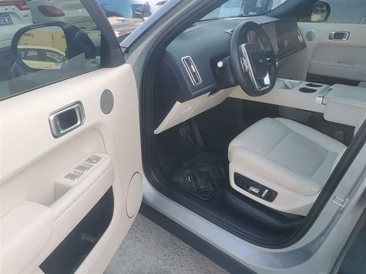 Фото 16 - LiXiang L8