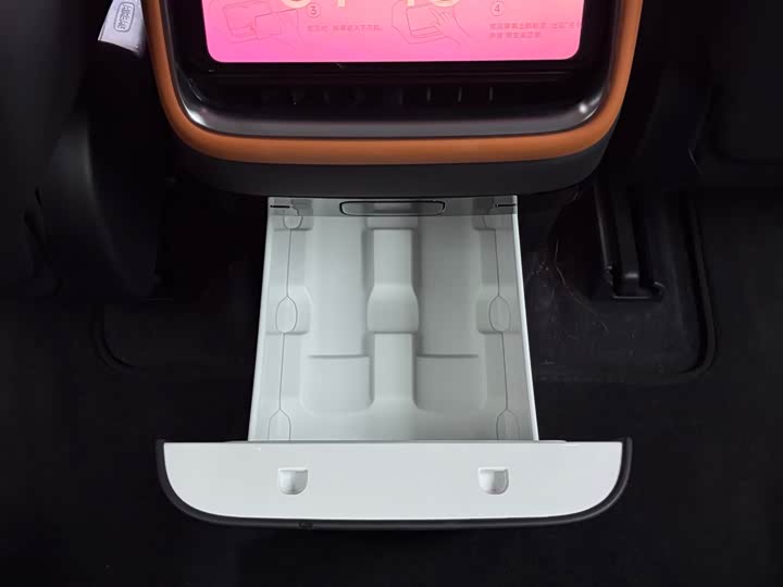 Фото 13 - Xiaomi YU7