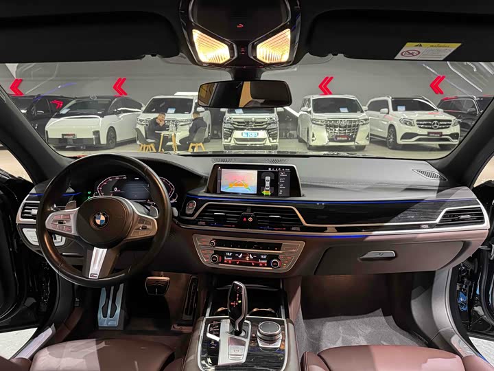 Фото 11 - BMW 7 Series