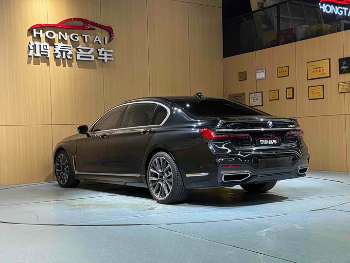 Фото 15 - BMW 7 Series