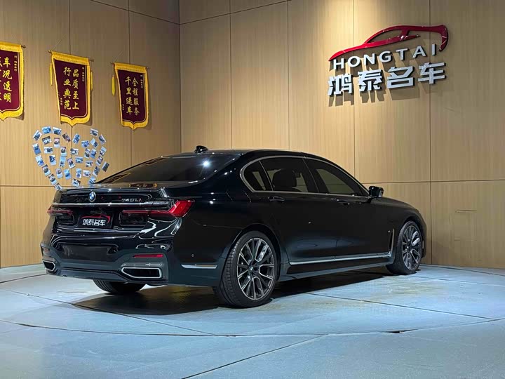 Фото 17 - BMW 7 Series