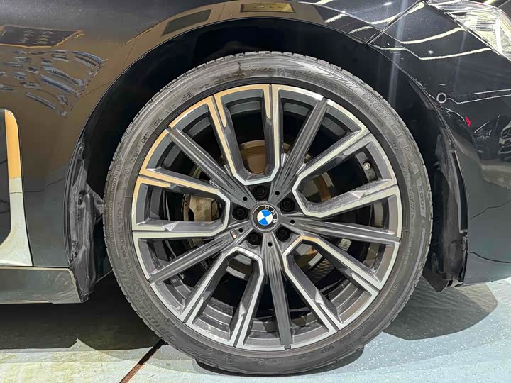 Фото 18 - BMW 7 Series