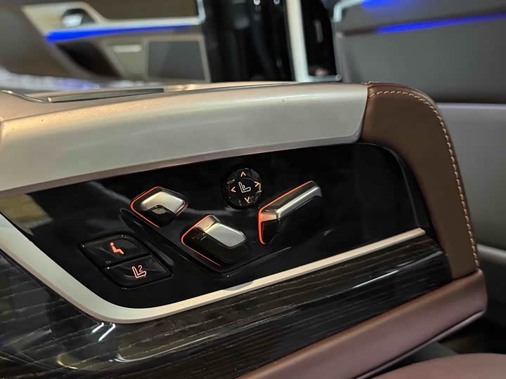 Фото 7 - BMW 7 Series