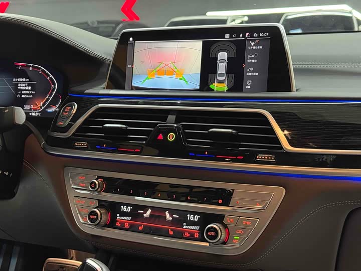 Фото 8 - BMW 7 Series