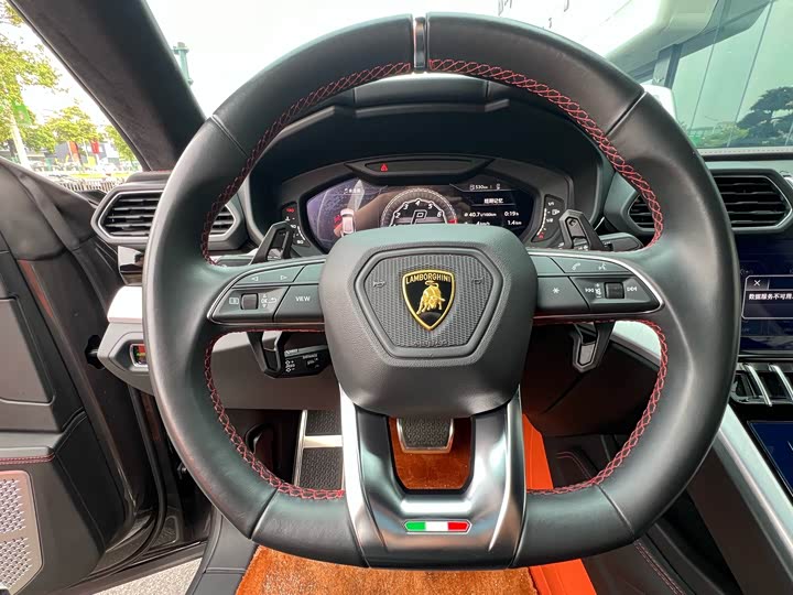 Фото 7 - Lamborghini Urus