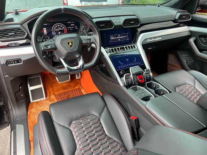 Фото 8 - Lamborghini Urus