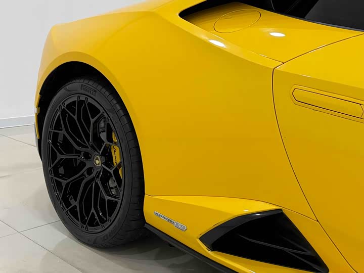 Фото 18 - Lamborghini Huracán