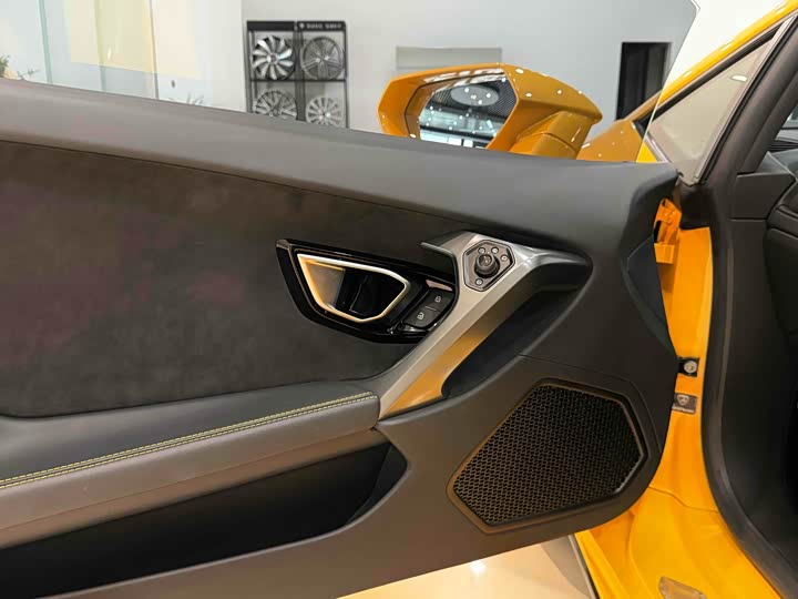 Фото 6 - Lamborghini Huracán