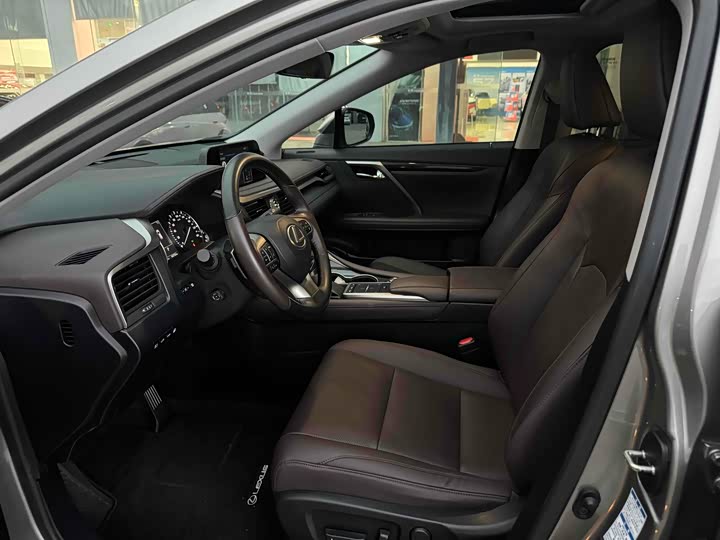 Фото 6 - Lexus RX