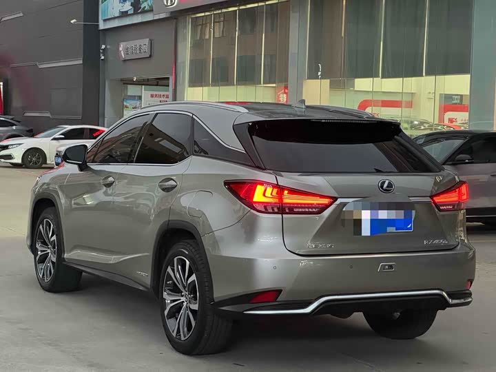 Фото 9 - Lexus RX