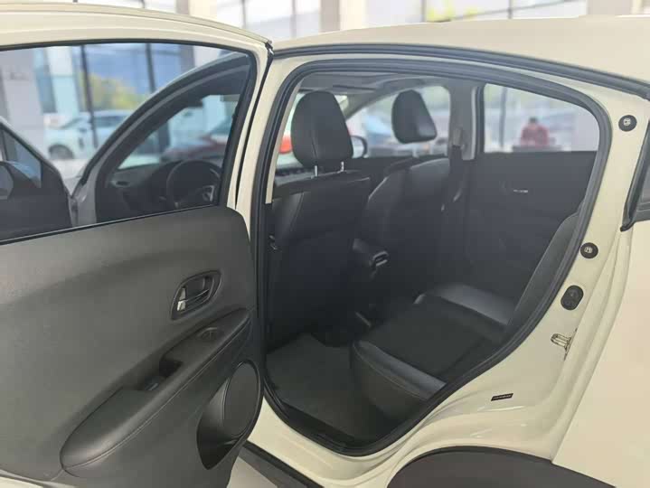 Фото 12 - Honda Vezel