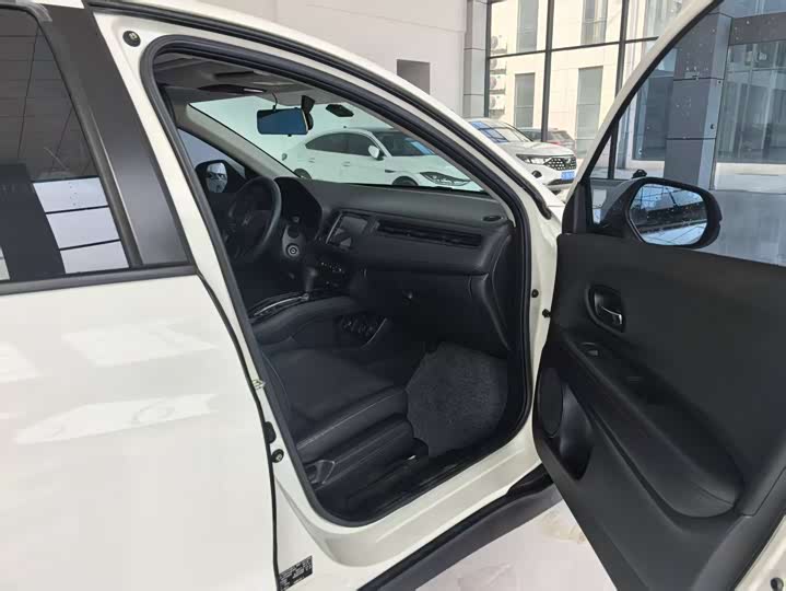 Фото 17 - Honda Vezel